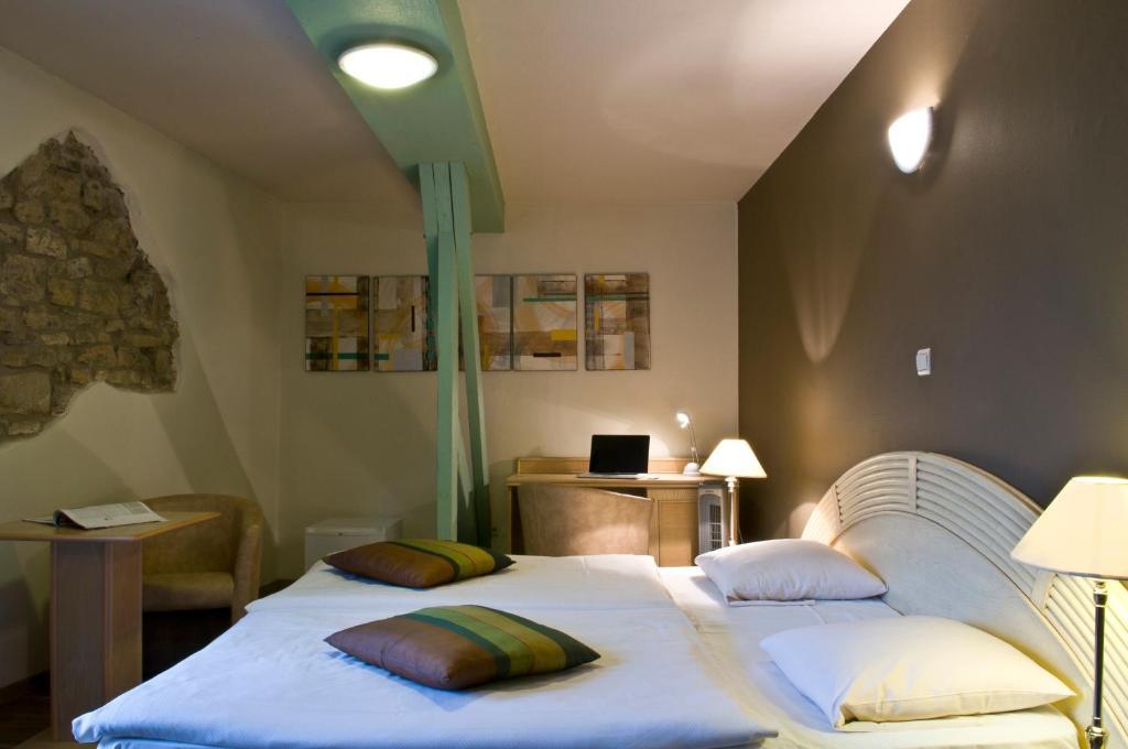Hotel Grenier Des Grottes 한수르레세 객실 사진